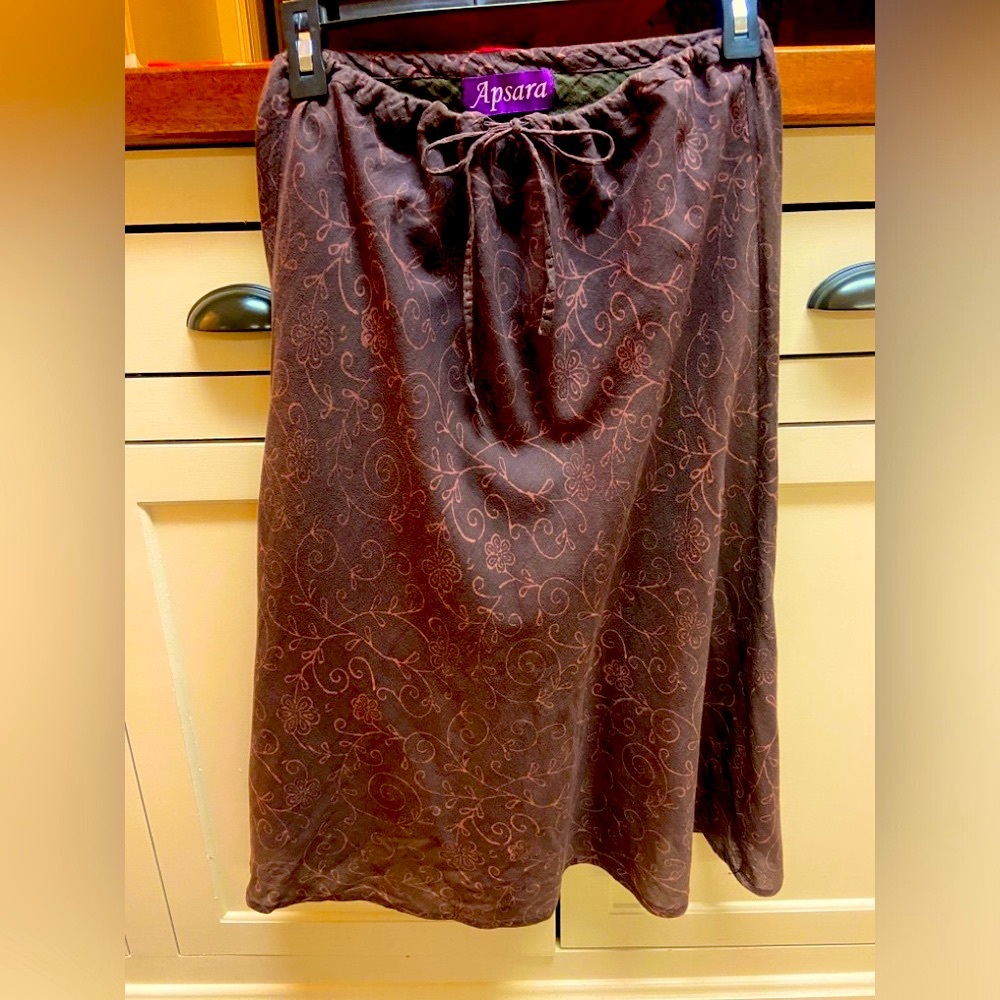 Apsara lined cotton skirt size S mulberry color with mauve floral pattern